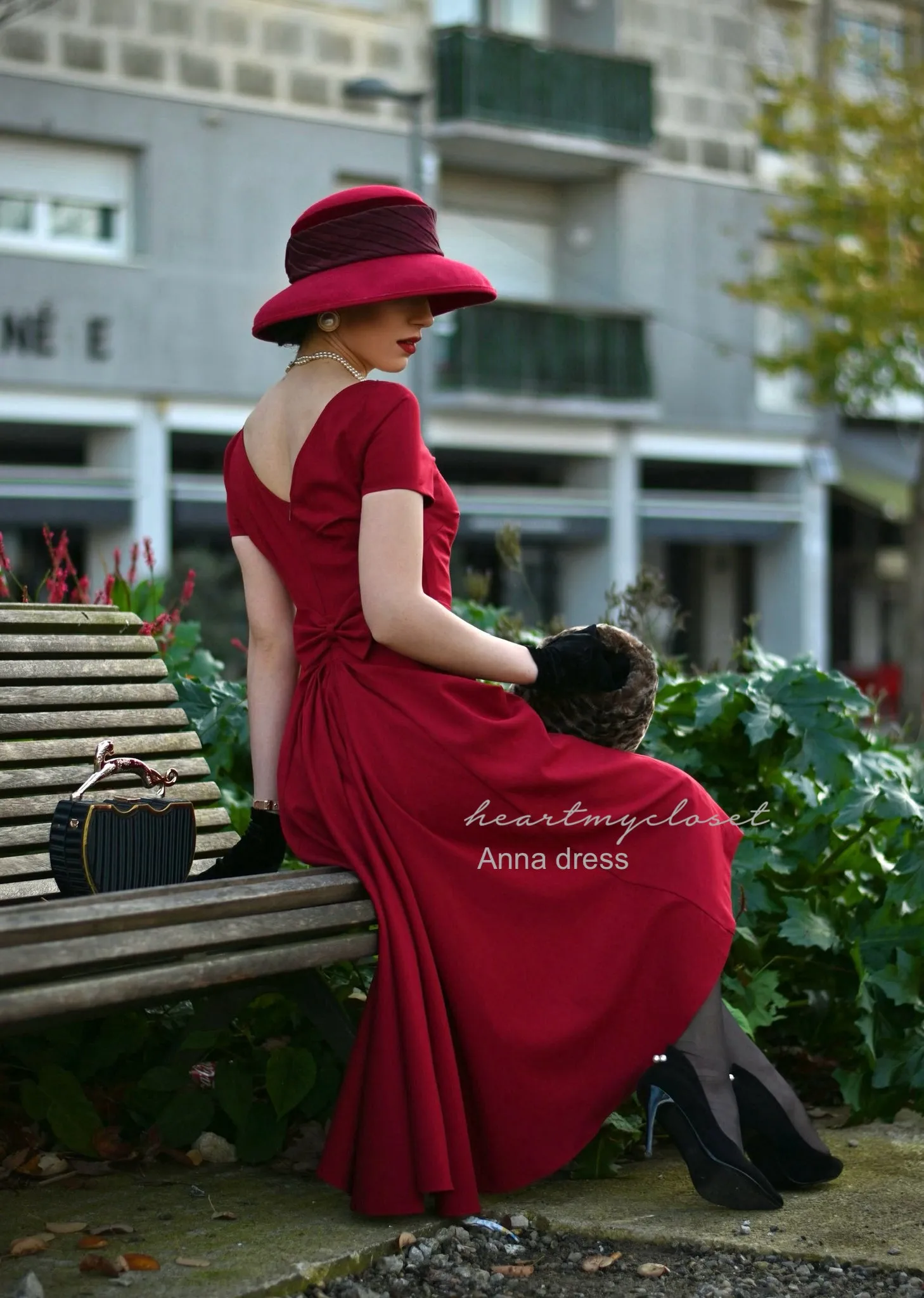 ANNA- 1950s vintage dress with pleat at back