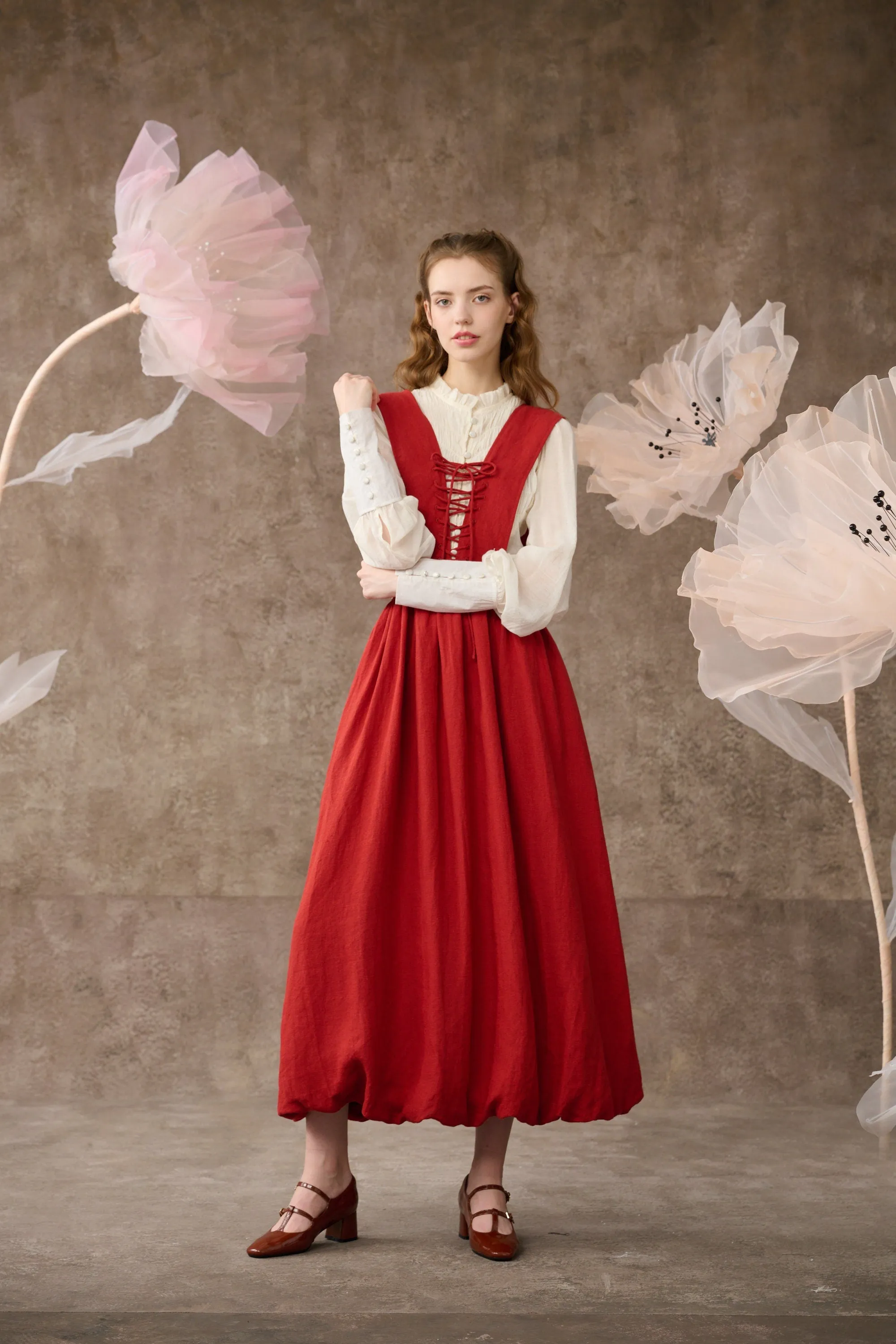 Poet's jasmine 31| lace-up pinafore linen dress in red