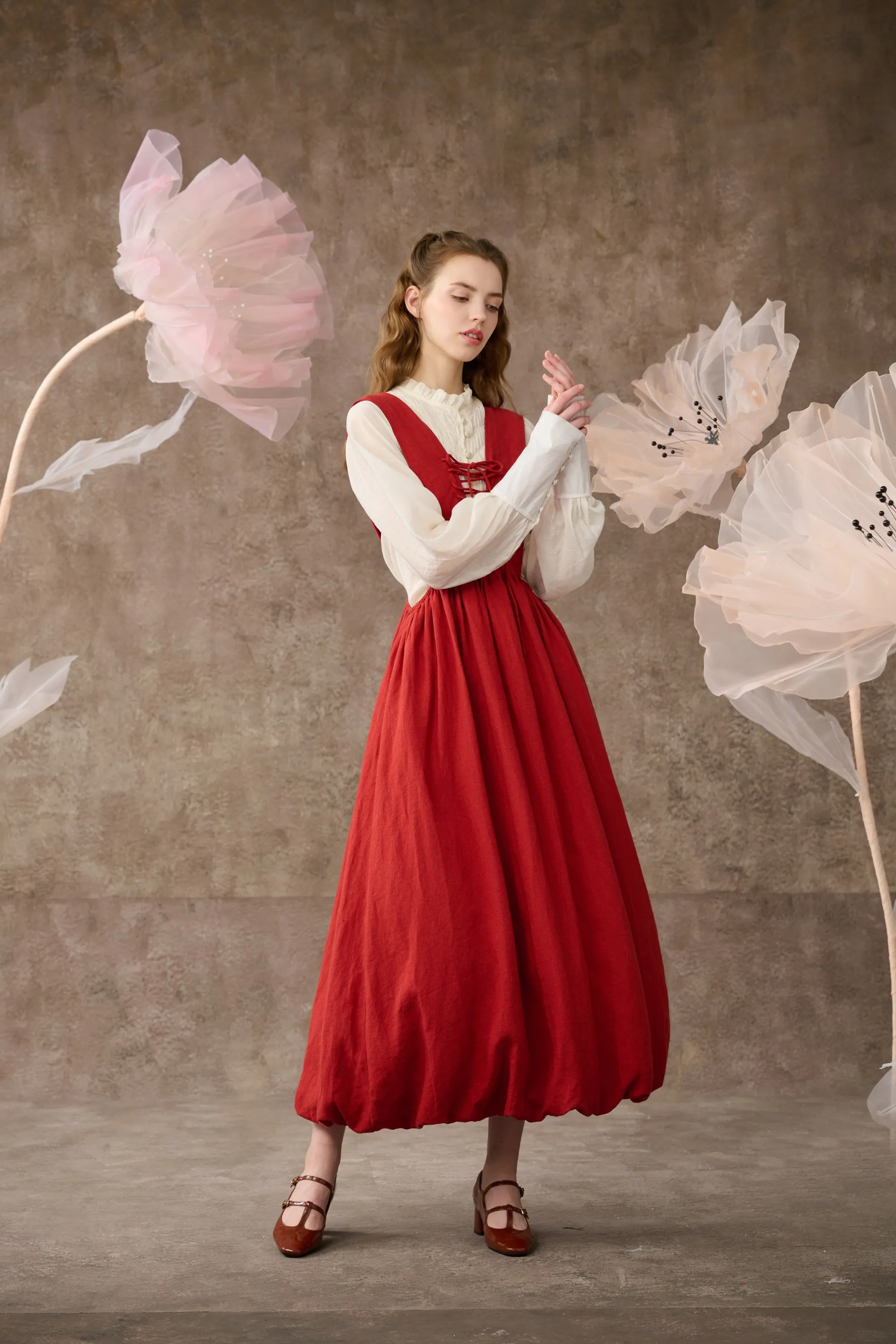 Poet's jasmine 31| lace-up pinafore linen dress in red