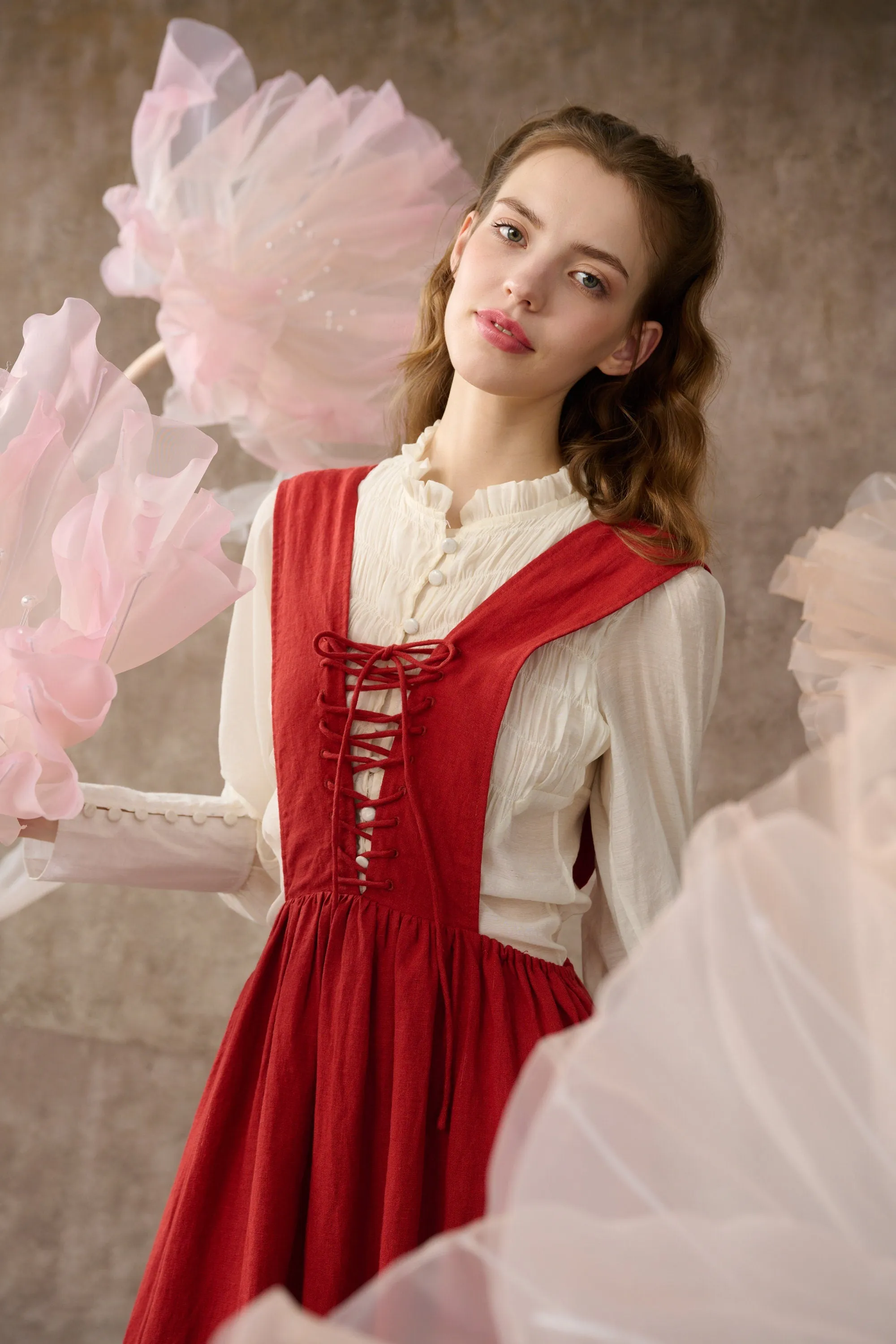 Poet's jasmine 31| lace-up pinafore linen dress in red